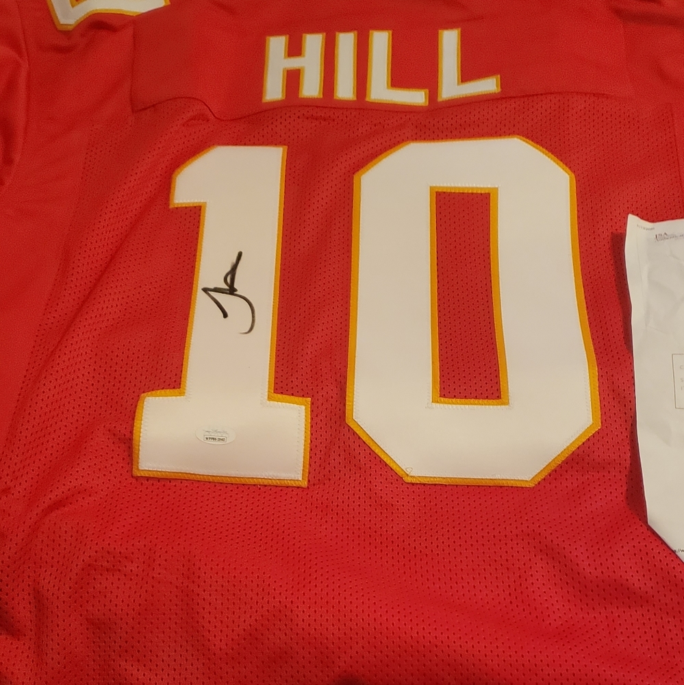 Chiefs Tyreek Hill autographed jersey